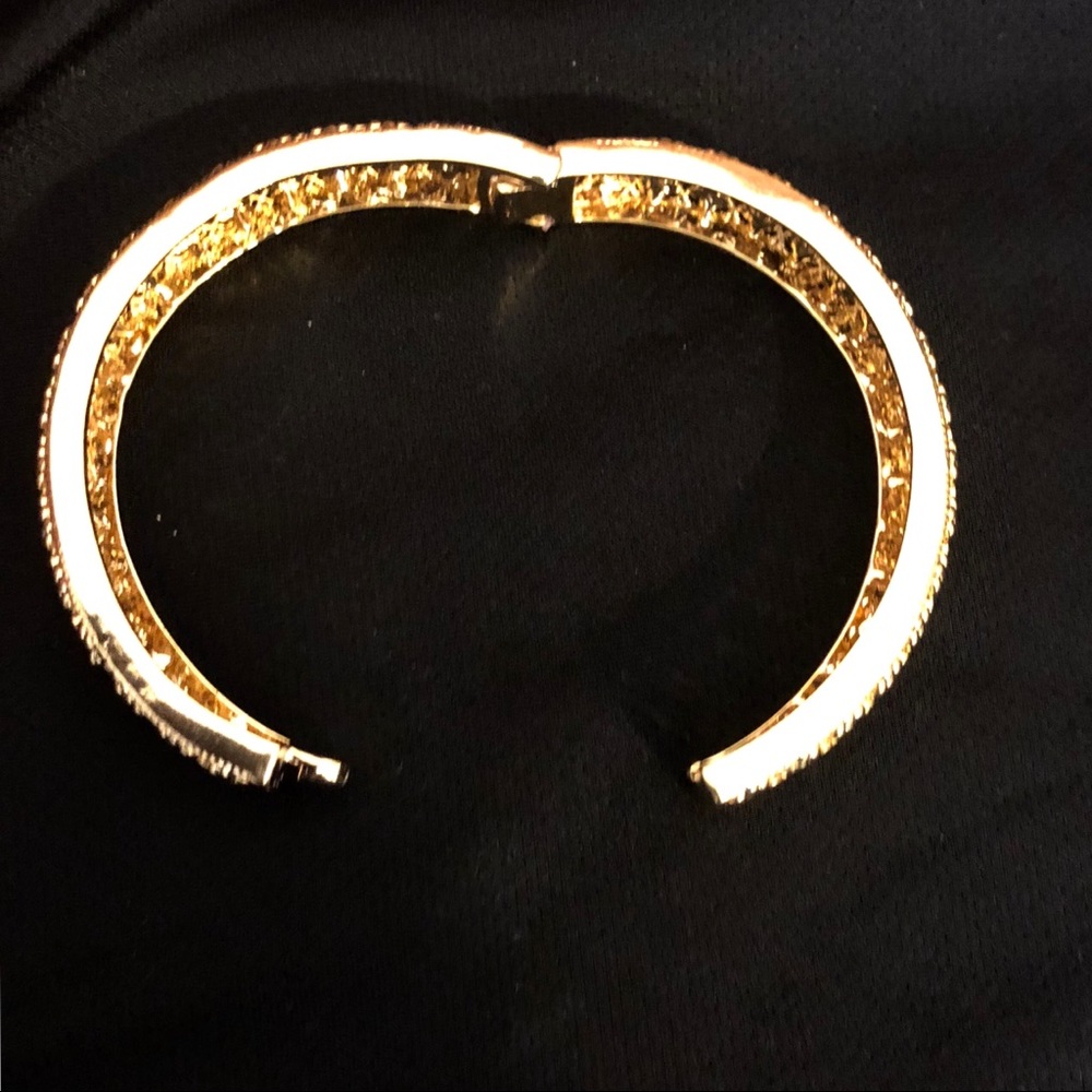 ❌SOLD❌14k Gold Plated Square Design Bangle - Picture 8 of 8